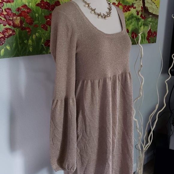 Cute dress w/ metallic gold - Picture 4 of 8